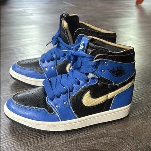 Jordan 1 size 5.5 Women's Shoes in Black, Blue, and Cream